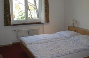 2 bedrooms, bed sheets