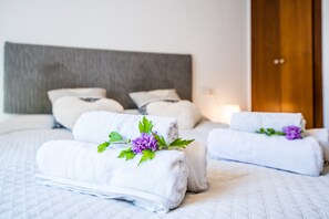 3 bedrooms, iron/ironing board, free WiFi, bed sheets