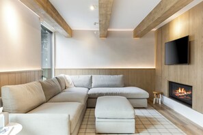 TV, fireplace - 2BD Remodeled Vail Condo | 5 Min to Gondola | Pool & Hot Tub (Vail)