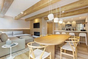 Dining - 2BD Remodeled Vail Condo | 5 Min to Gondola | Pool & Hot Tub (Vail)