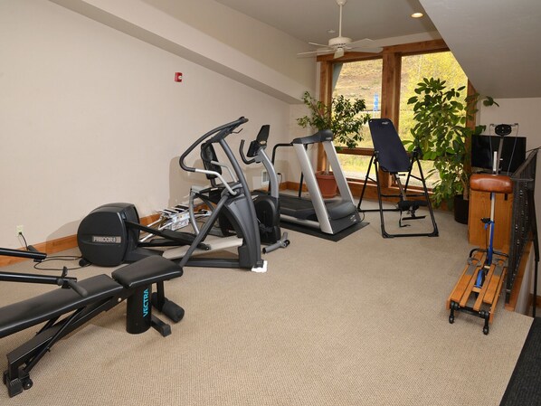 Fitness facility - 2BD Remodeled Vail Condo | 5 Min to Gondola | Pool & Hot Tub (Vail)