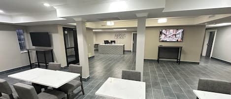 Café da manhã para viagem grátis todos os dias