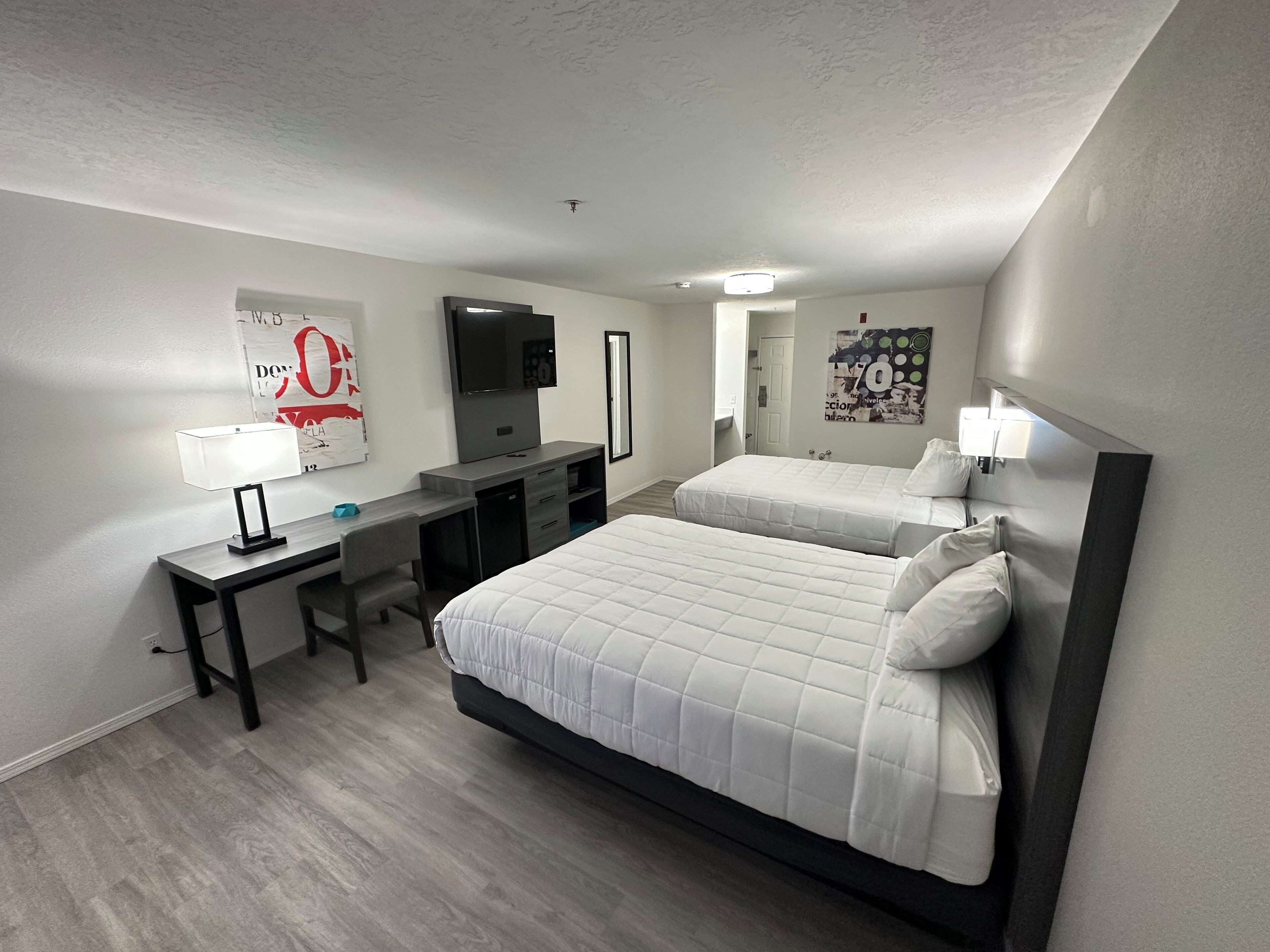 書桌、摺床/加床 (收費)、免費 Wi-Fi、床單