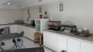 Frokost på farten er inkludert hver dag