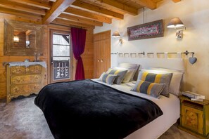 5 Schlafzimmer, Schreibtisch, Bügeleisen/Bügelbrett, Reisekinderbett