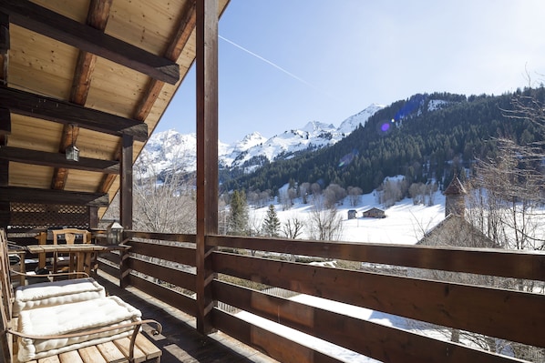 Outdoor dining - Farmhouse restored to 5* Chalet, Edge of Ski slope, swimming Pool (La Clusaz)