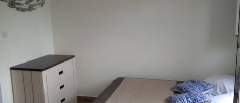 Iron/ironing board, travel cot, WiFi, bed sheets