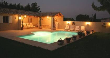 Rental Magnificent Provencal farmhouse of espiguette in a regional park Alpille