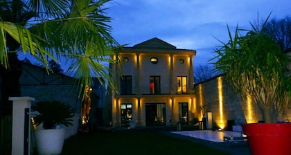 Villa de lujo con piscina climatizada 5 dormitorios + 5 baños - 10 personas Burdeos