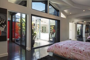 5 habitaciones, tabla de planchar con plancha, wifi y ropa de cama 