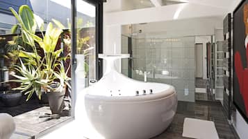 Bathtub, jetted tub, hair dryer, towels