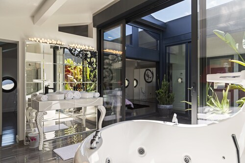 Luxuriöse Villa mit beheiztem Pool 5 Schlafzimmer + 5 Bäder - 10 Personen Bordeaux