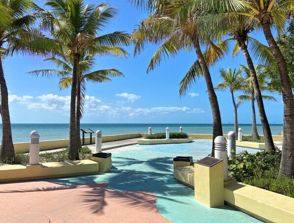 Property grounds - Exclusive Key West Beach Front - 2BR Luxury Condo w/Gym and Pool Access (Newly Refurnished!) (Key West)