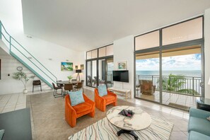 Smart TV - Exclusive Key West Beach Front - 2BR Luxury Condo w/Gym and Pool Access (Newly Refurnished!) (Key West)
