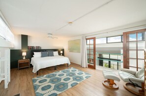 2 bedrooms, desk, iron/ironing board, free WiFi - Exclusive Key West Beach Front - 2BR Luxury Condo w/Gym and Pool Access (Newly Refurnished!) (Key West)