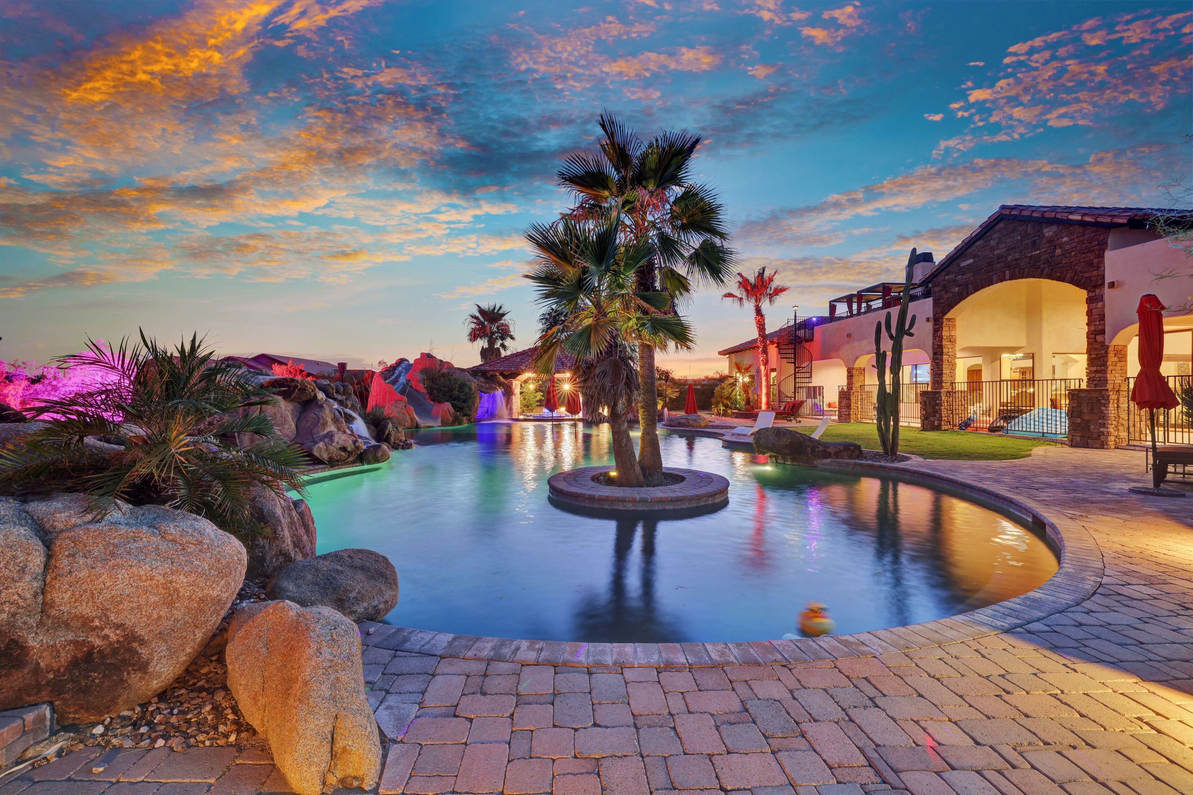EXQUISITE HOME WITH PRIVACY! Family friendly with huge resort style pool