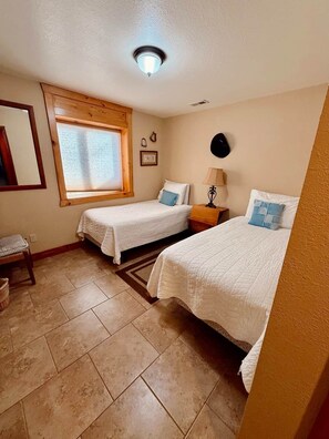4 habitaciones, escritorio, wifi gratis y ropa de cama 