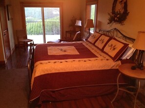 4 bedrooms, desk, free WiFi, bed sheets