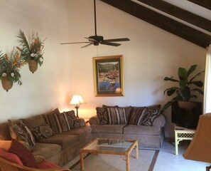 Smart TV, books - SEASCAPE SUMMER SPECIAL/Golf Course Villa-2BR/LakeView/PET OK/Short Walk toBeach (Miramar Beach)