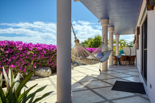 Sweeping ocean views steps to beach w/pool & Firepit. Close to Tres Palapas! 