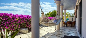Sweeping ocean views steps to beach w/pool & Firepit. Close to Tres Palapas! 