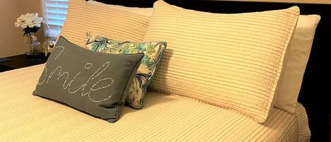 3 habitaciones, tabla de planchar con plancha, wifi y ropa de cama