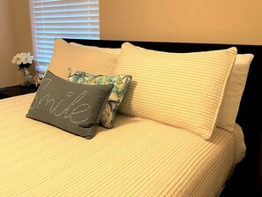 3 bedrooms, iron/ironing board, WiFi, bed sheets - Beautiful 3bd/3ba Phoenix Home near Downtown Area, ASU! (Phoenix)
