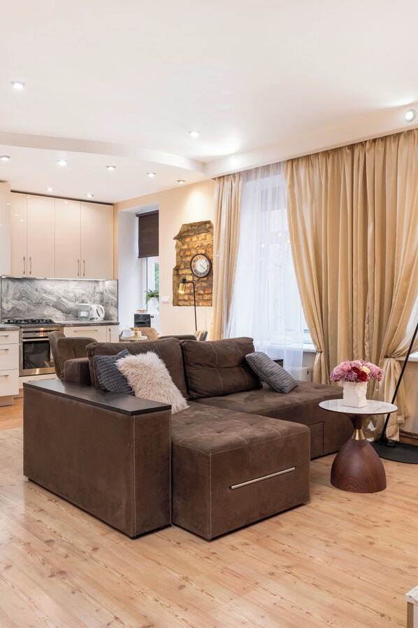 Smart TV, video games, DVD player, books