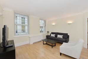 Living area - Luxury 2bed in the heart of Mayfair (London)