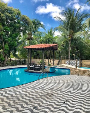 2 outdoor pools