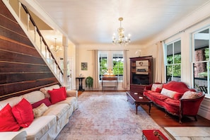 Smart TV, fireplace, DVD player, books