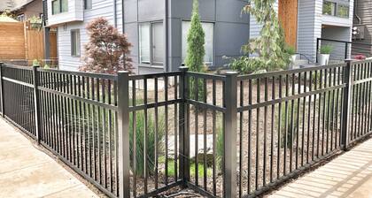 Luxury Private Apartment - Kitchen, Washer & Dryer, Sleeps 4, Prime Location!