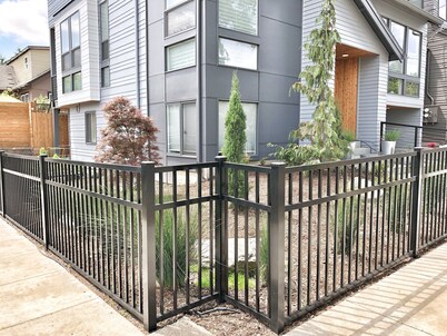 Luxury Private Apartment - Kitchen, Washer & Dryer, Sleeps 4, Prime Location!