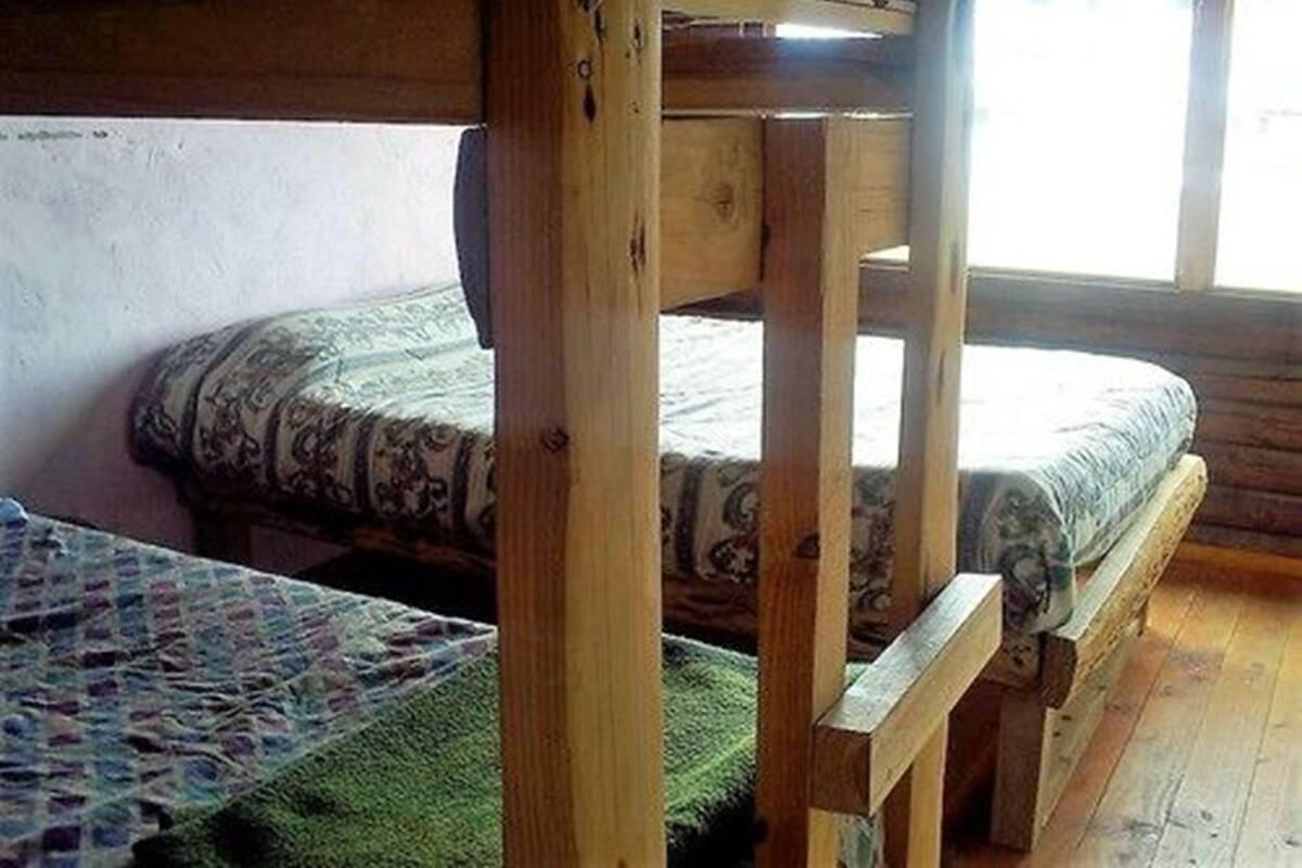 Habitación triple básica, 1 habitación, vistas al lago (1 Double & 1 Bunk Bed) | Cortinas opacas, wifi gratis, ropa de cama