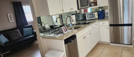Fridge, microwave, stovetop, dishwasher
