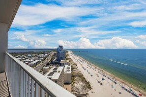 On the beach - DIRECT GULF FRONT LUXURY PENTHOUSE CLOSE GULF SHORES ACTIVITIES FAMILY AMENITIES (Gulf Shores)