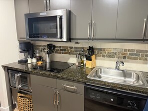 Fridge, microwave, oven, stovetop - Newly Remodeled Studio at the Base Winter Park-Can’t beat the location! (Winter Park)