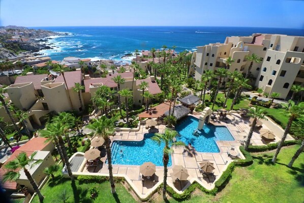 حمّام سباحة مُدفَّأ