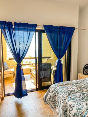 2 عدّة غرف نوم ومكواة/لوح كي وسرير سفر وواي فاي