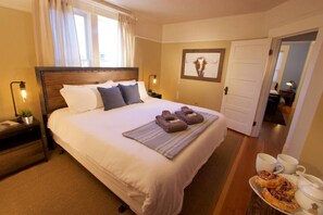 3 slaapkamers, een bureau, een strijkplank/strijkijzer, wifi