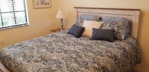 3 chambres, fer et planche à repasser, Wi-Fi, draps fournis