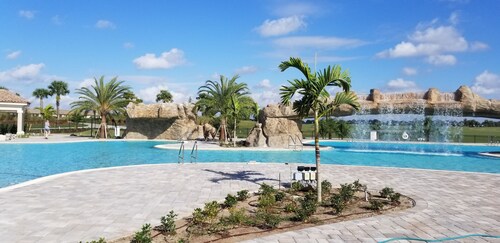 Lakewood National Condo. Convenient 1st floor unit with unlimited golf. 