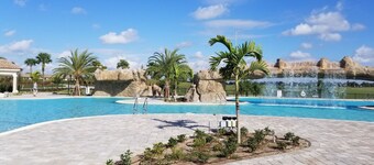 Lakewood National Condo. Convenient 1st floor unit with unlimited golf. 