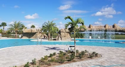 Lakewood National Condo. Convenient 1st floor unit with unlimited golf.