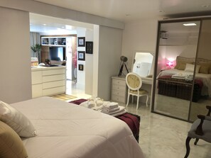 1 quarto, cofres nos quartos, ferros/tábuas de passar roupa, Wi-Fi