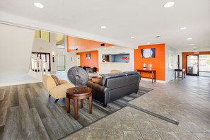 Lobby - OYO Hotel Texarkana Trinity AR Hwy I-30 (Texarkana)