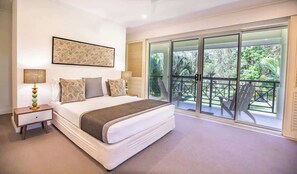 4 bedrooms, iron/ironing board, WiFi, bed sheets - Villa Del Mar - Beachfront Port Douglas (Port Douglas)