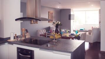 Fridge, microwave, oven, stovetop