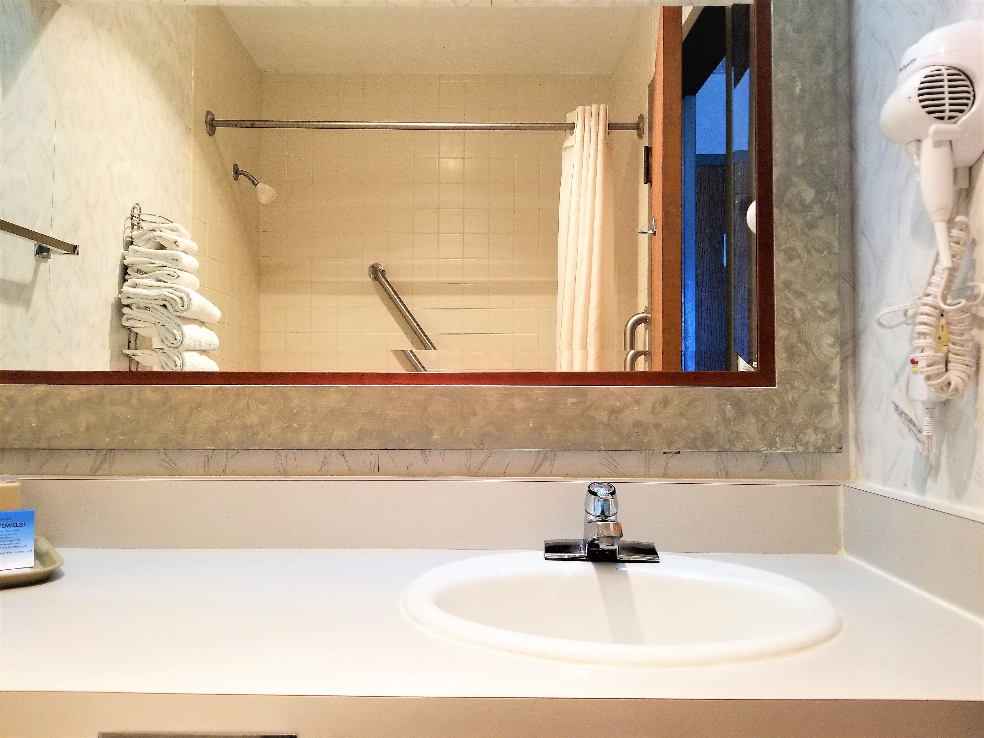 Combined shower/tub, deep soaking tub, free toiletries, hair dryer