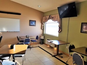 Breakfast area - Abby Inn (Abbotsford)